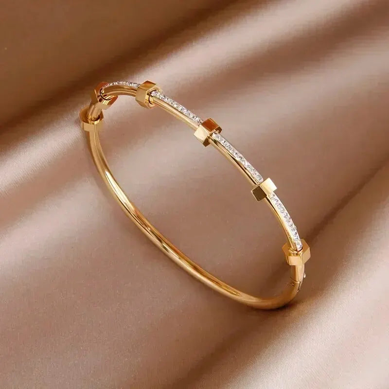 Elegante Zirkonia Armreifen für Damen in Gold und Silber