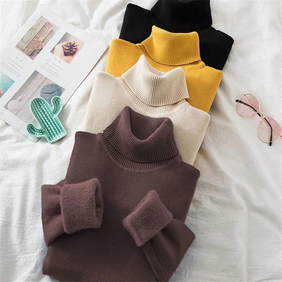 Rollkragenpullover mit Plüschfutter