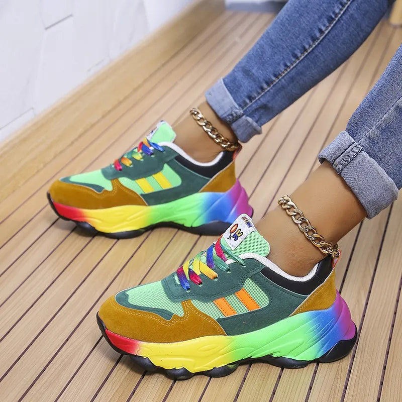 Bunte anatomische Turnschuhe