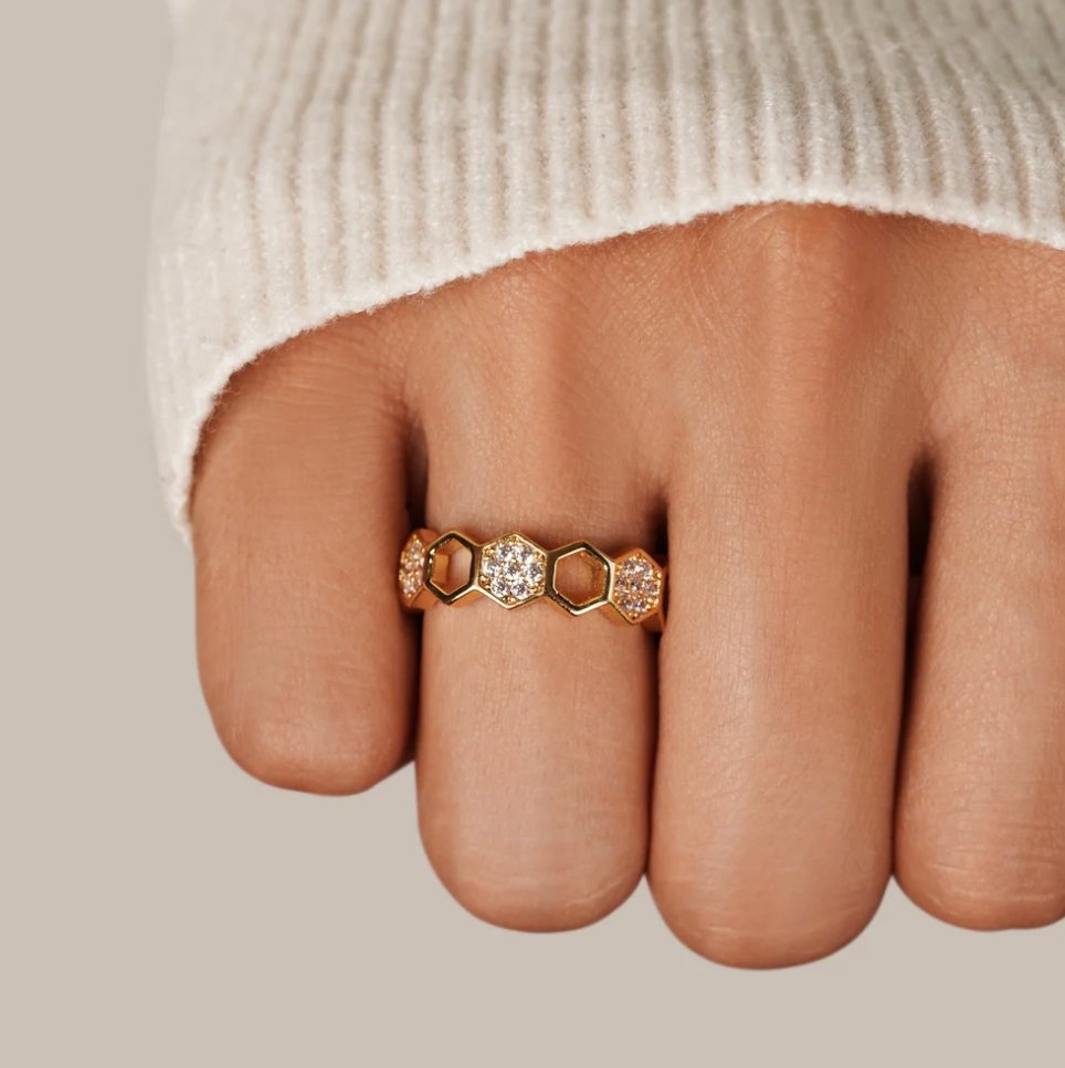 Wabenring aus Gold und Kristall