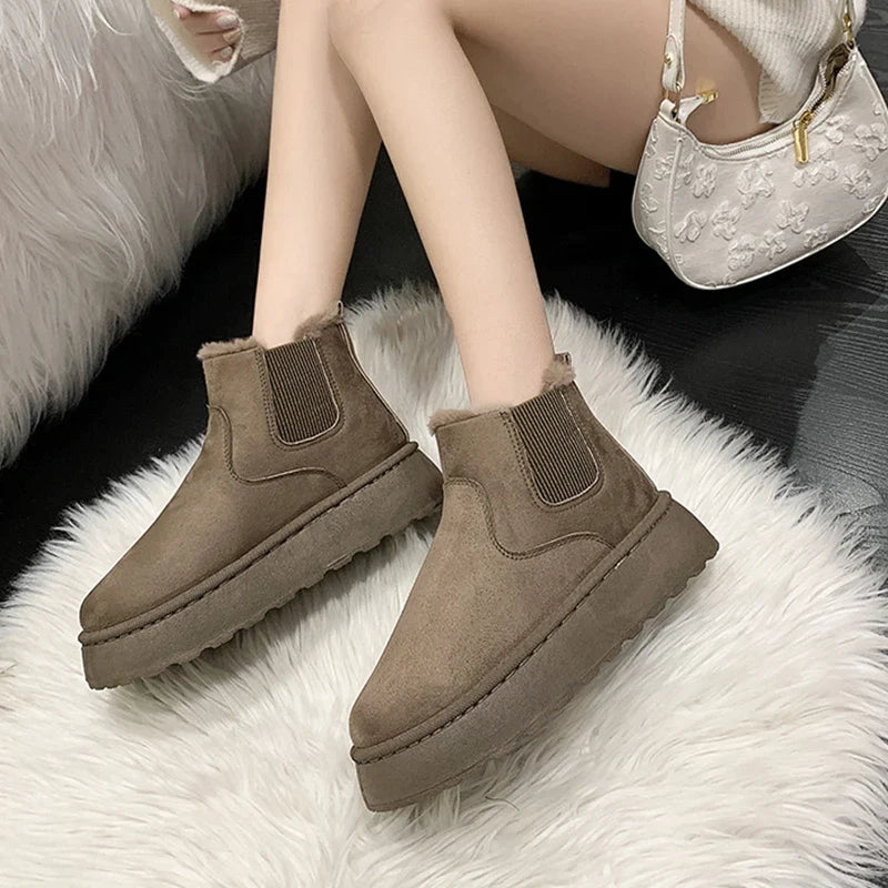 Pelziger Schneestiefel