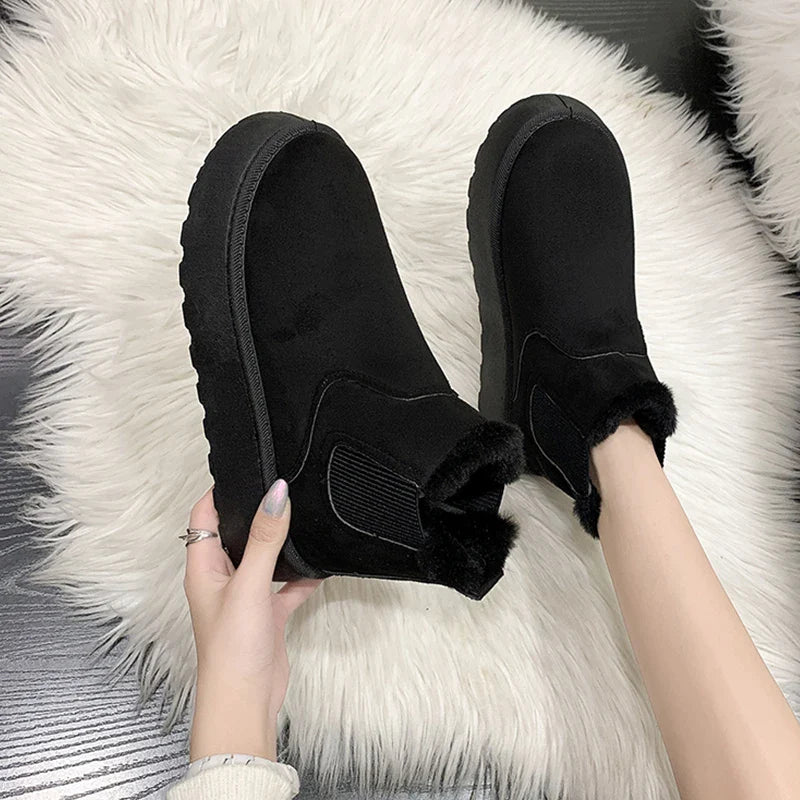 Pelziger Schneestiefel
