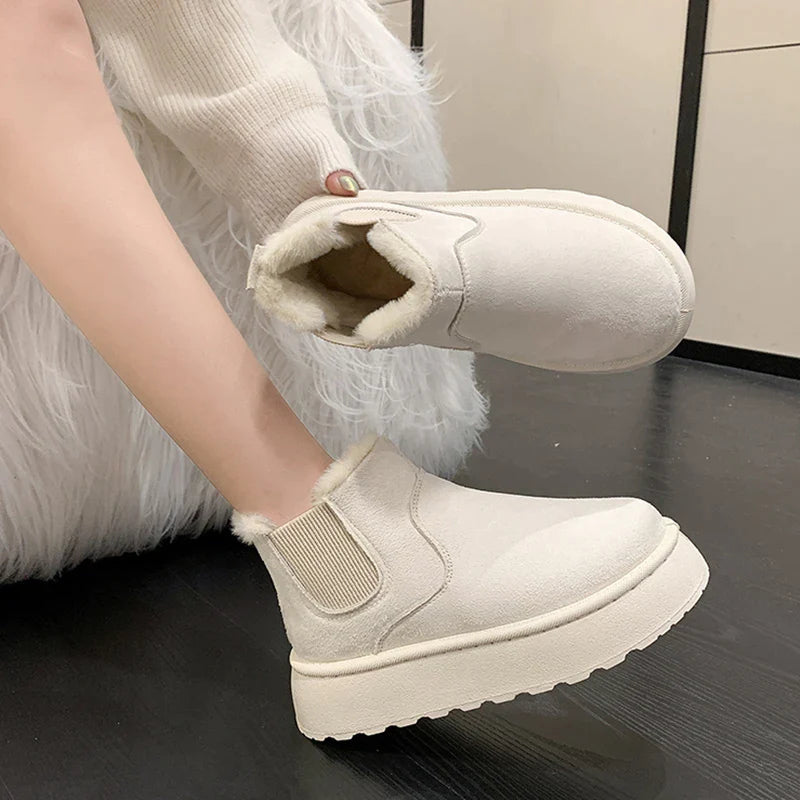 Pelziger Schneestiefel