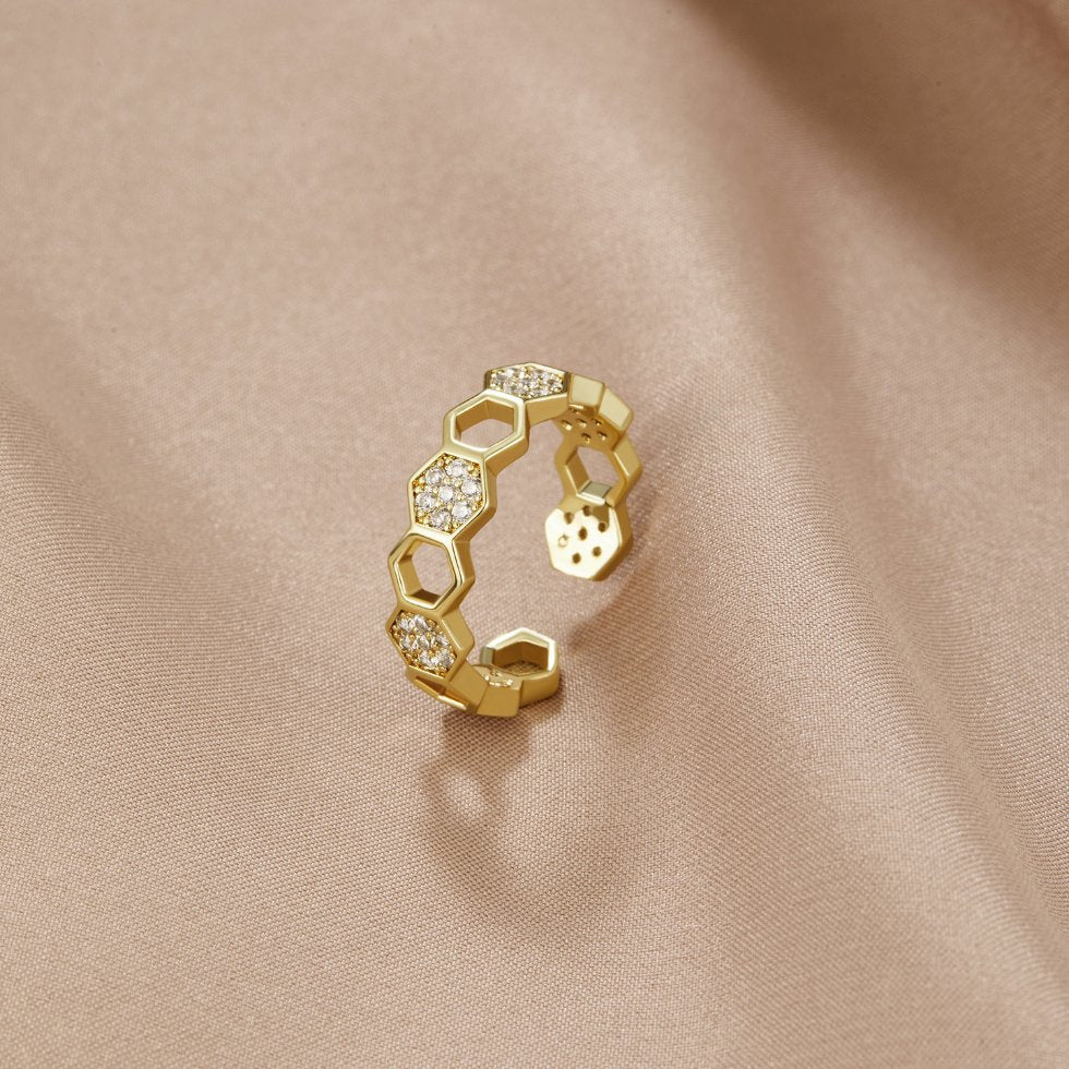 Bague nid d'abeille en or et cristal
