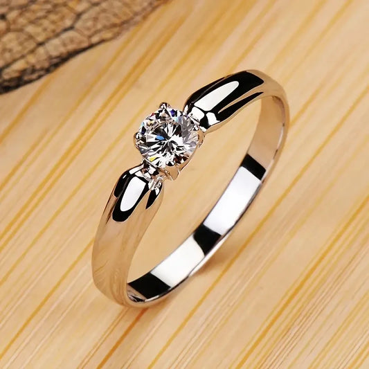 Eleganter Verlobungsring mit Zirkonia für Damen
