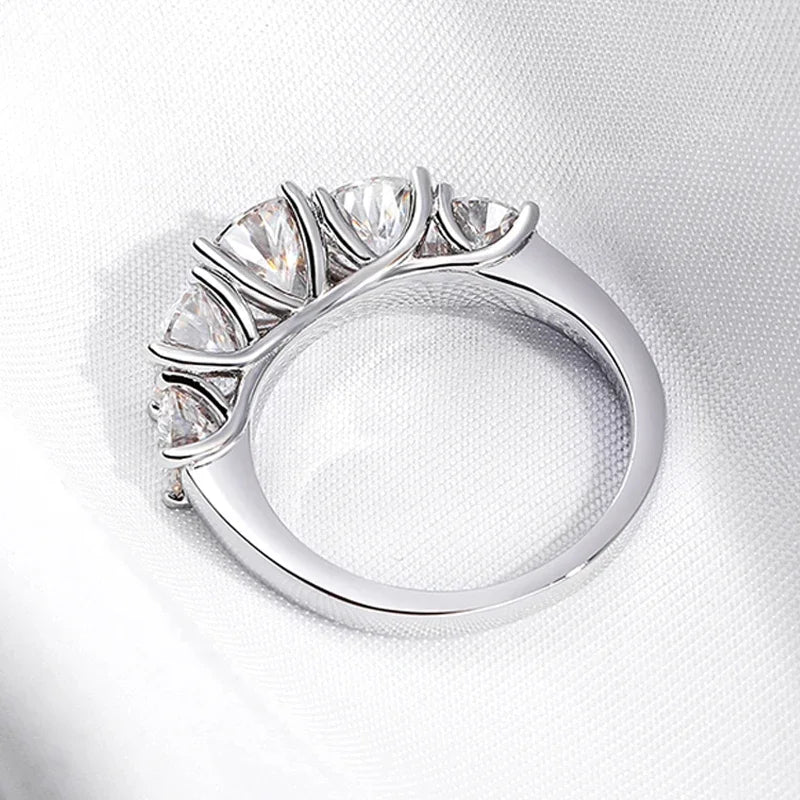 Ivictress Moissanite Luxury Ring - Sparkling Elegance