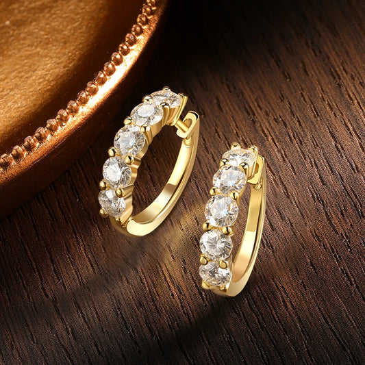 Schillernde Moissanit-Loop-Ohrringe in 18 Karat Gelbgold