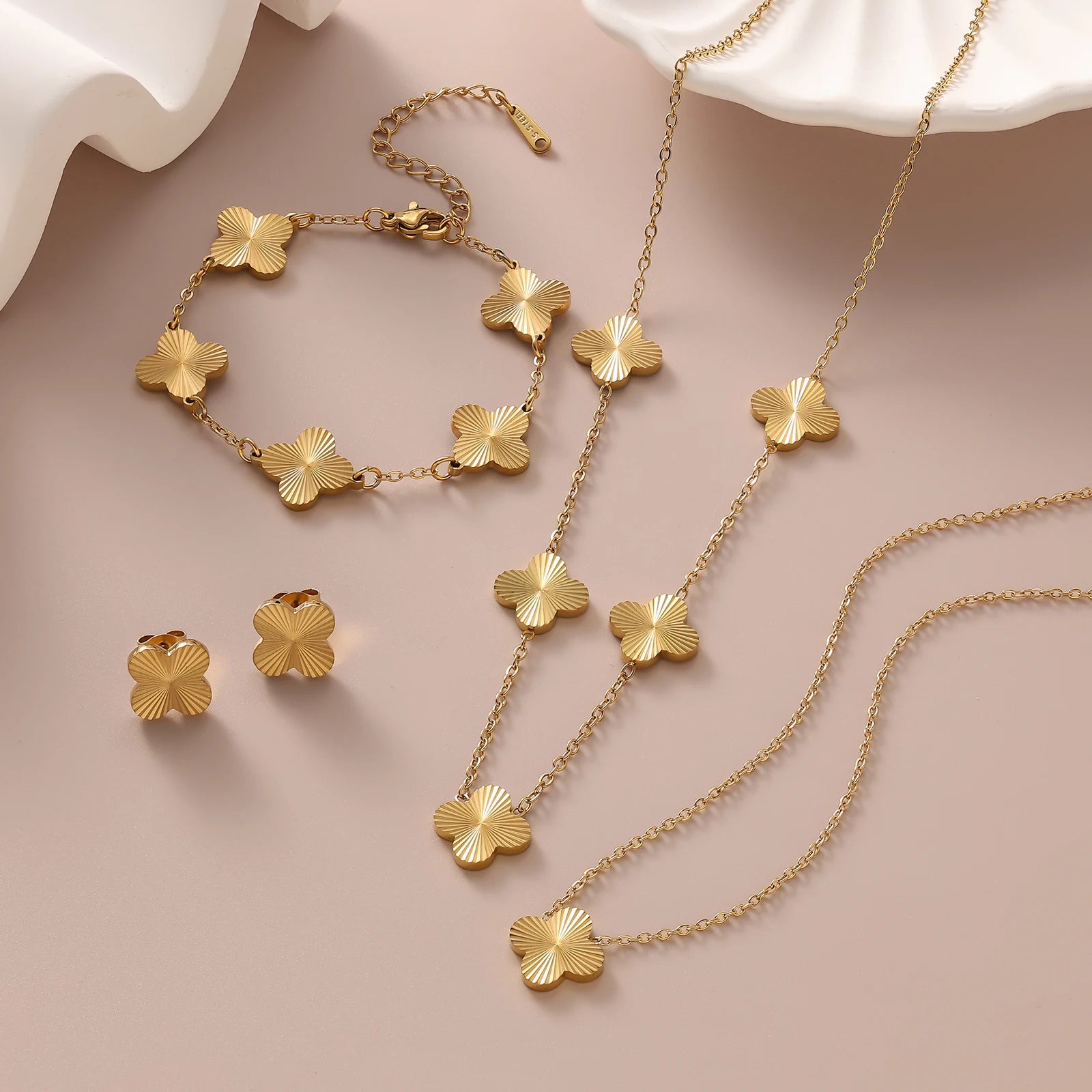 Ensemble de bijoux chic en acier inoxydable avec trèfle