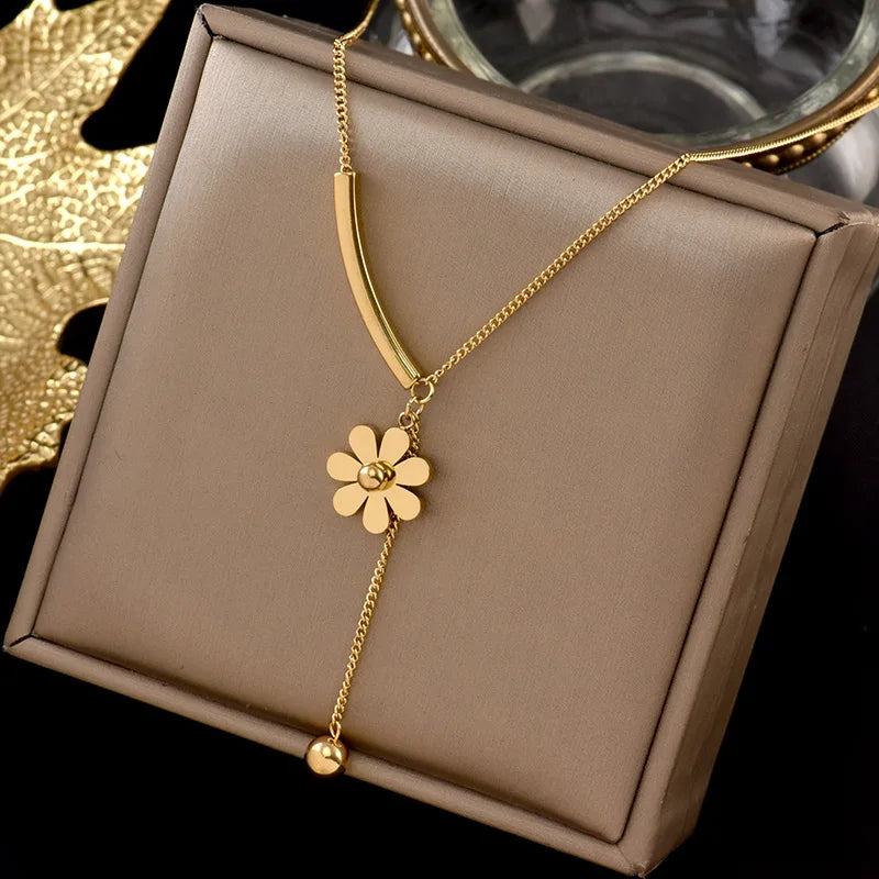 Collier élégant en acier titane pour femme