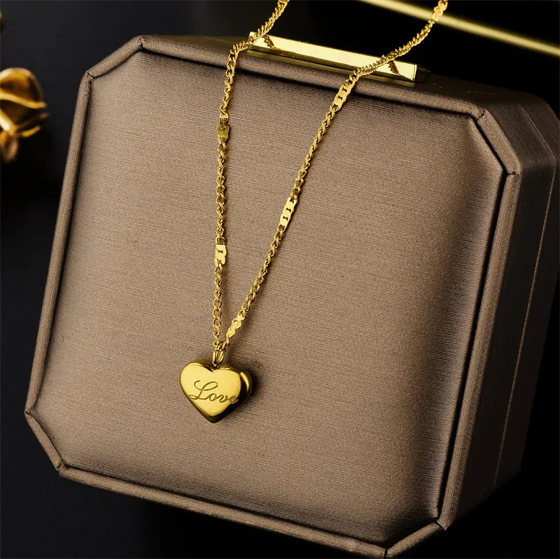 Collier élégant en acier titane pour femme