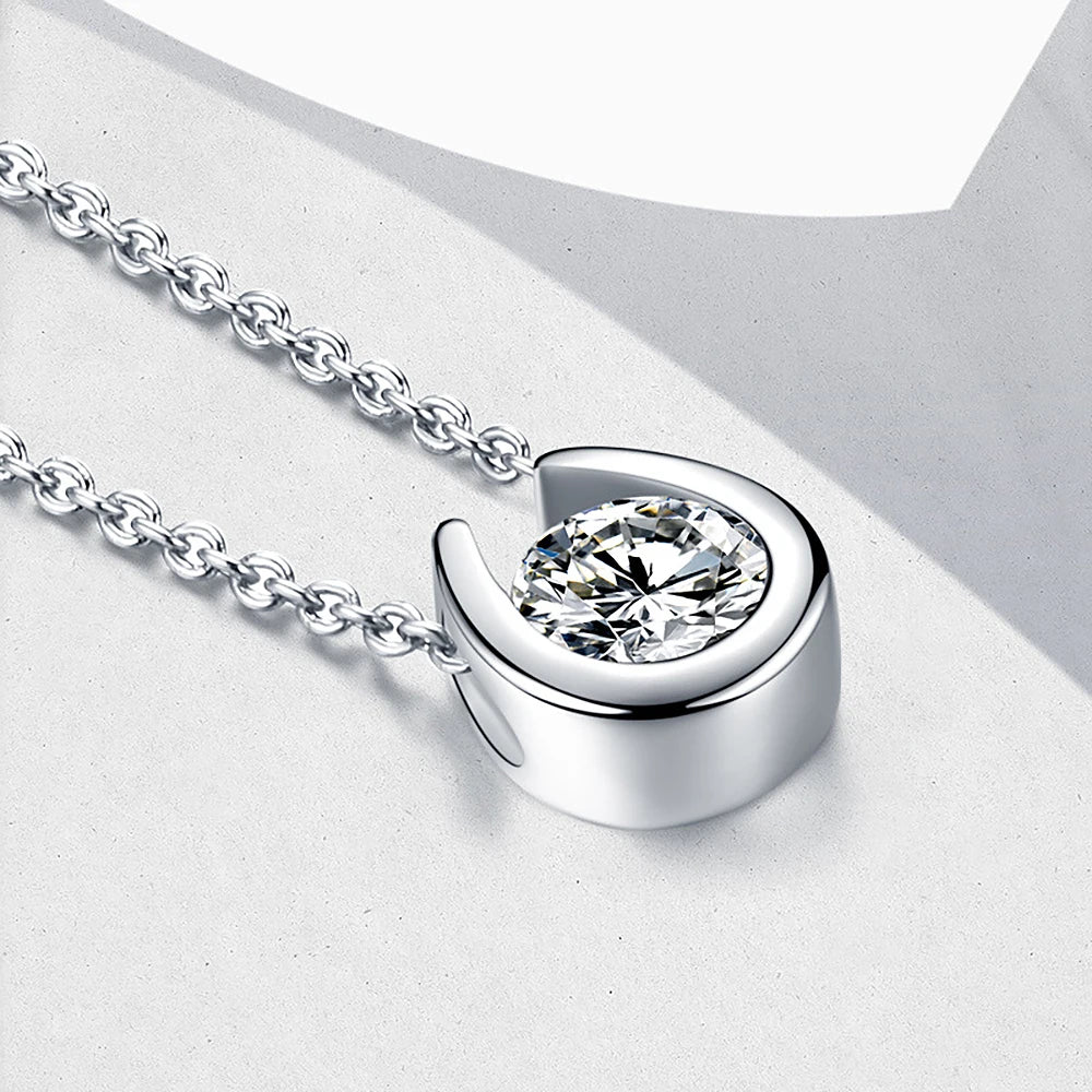 Luxury Moissanite Horseshoe Pendant Necklace