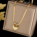 Collier élégant en acier titane pour femme