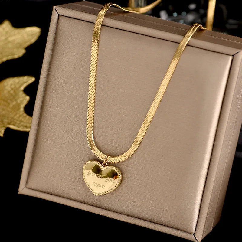 Collier élégant en acier titane pour femme