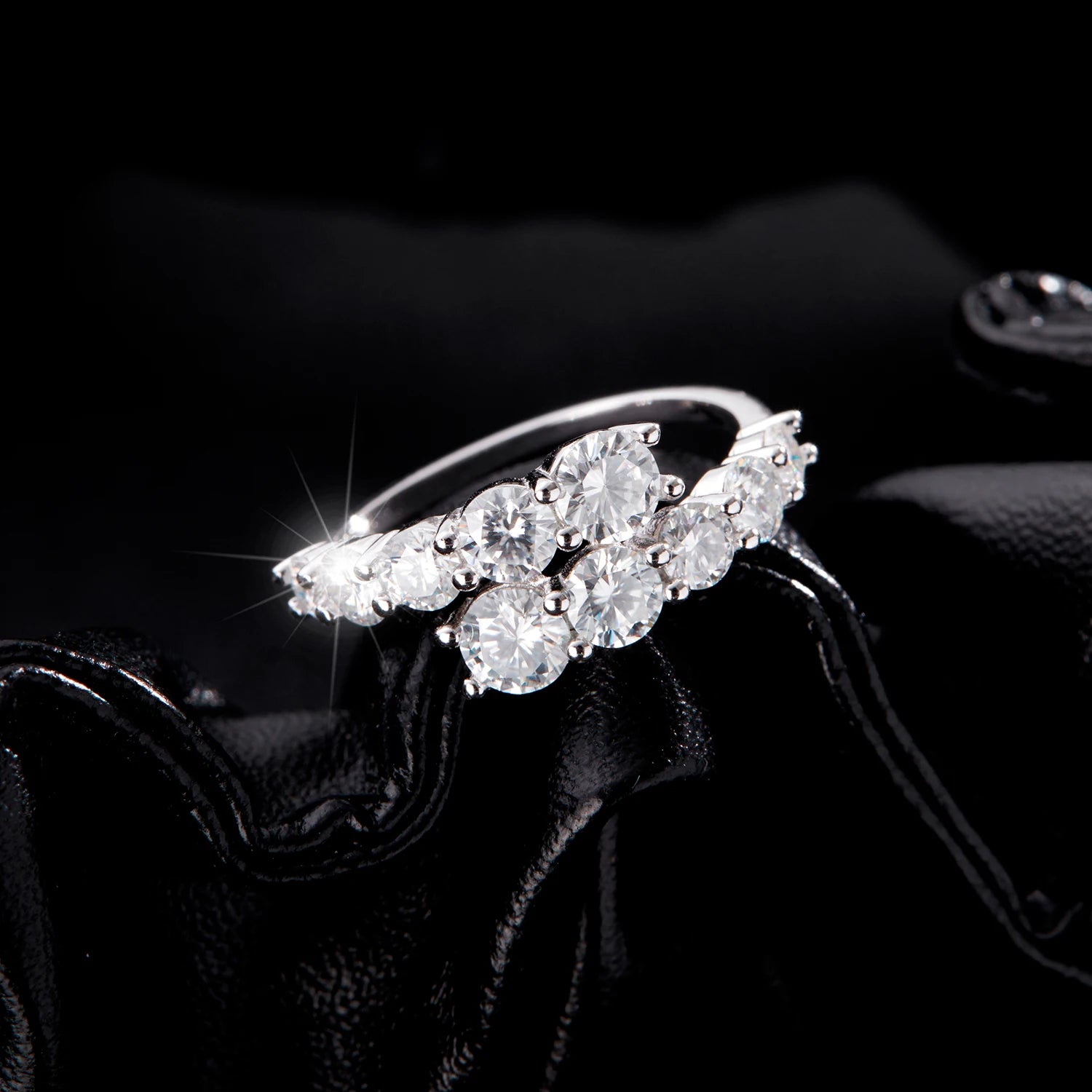 Ivictress Moissanite Luxury Ring - Affordable Elegance