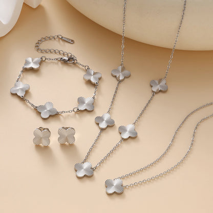 Schickes Kleeblatt-Schmuckset aus Edelstahl