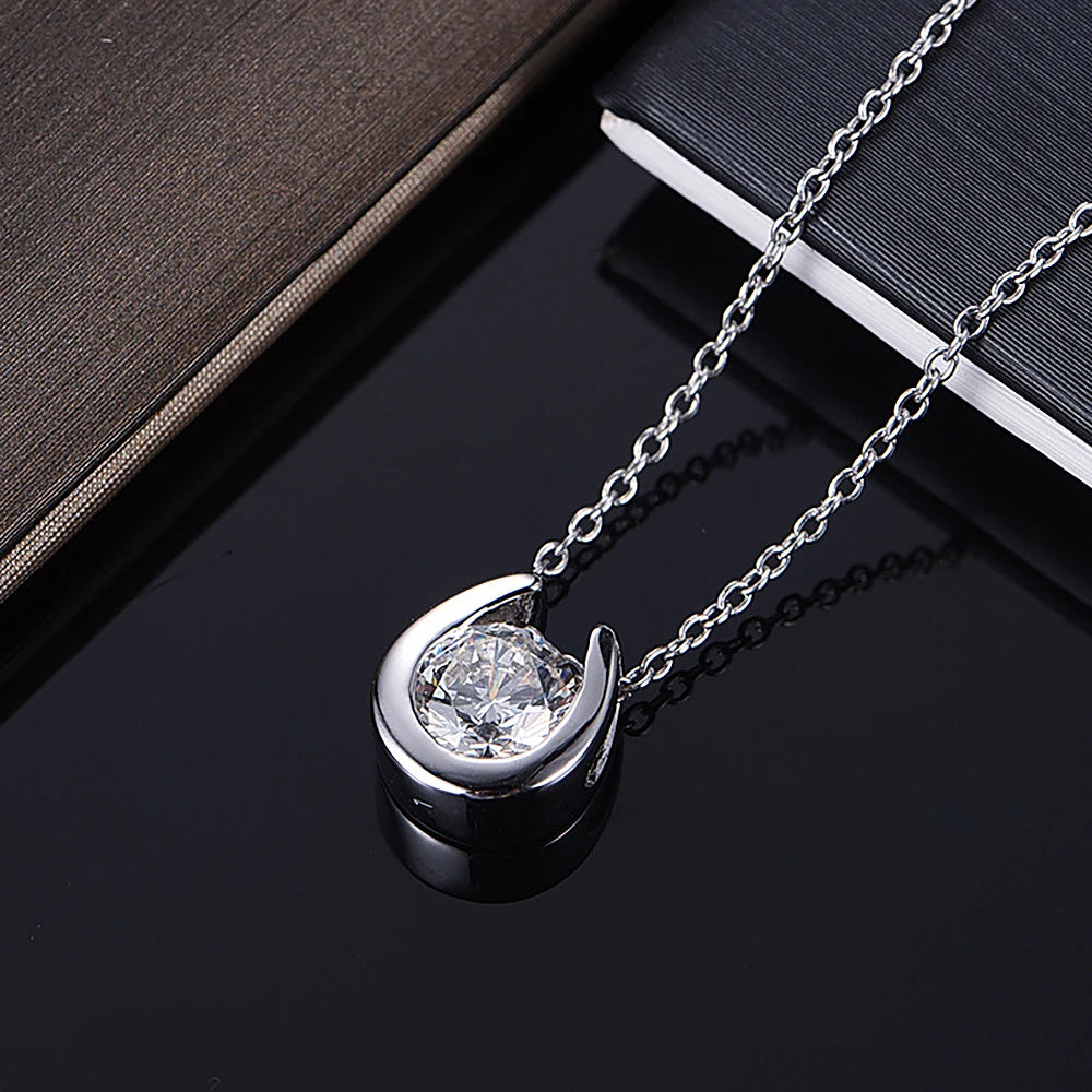 Luxury Moissanite Horseshoe Pendant Necklace