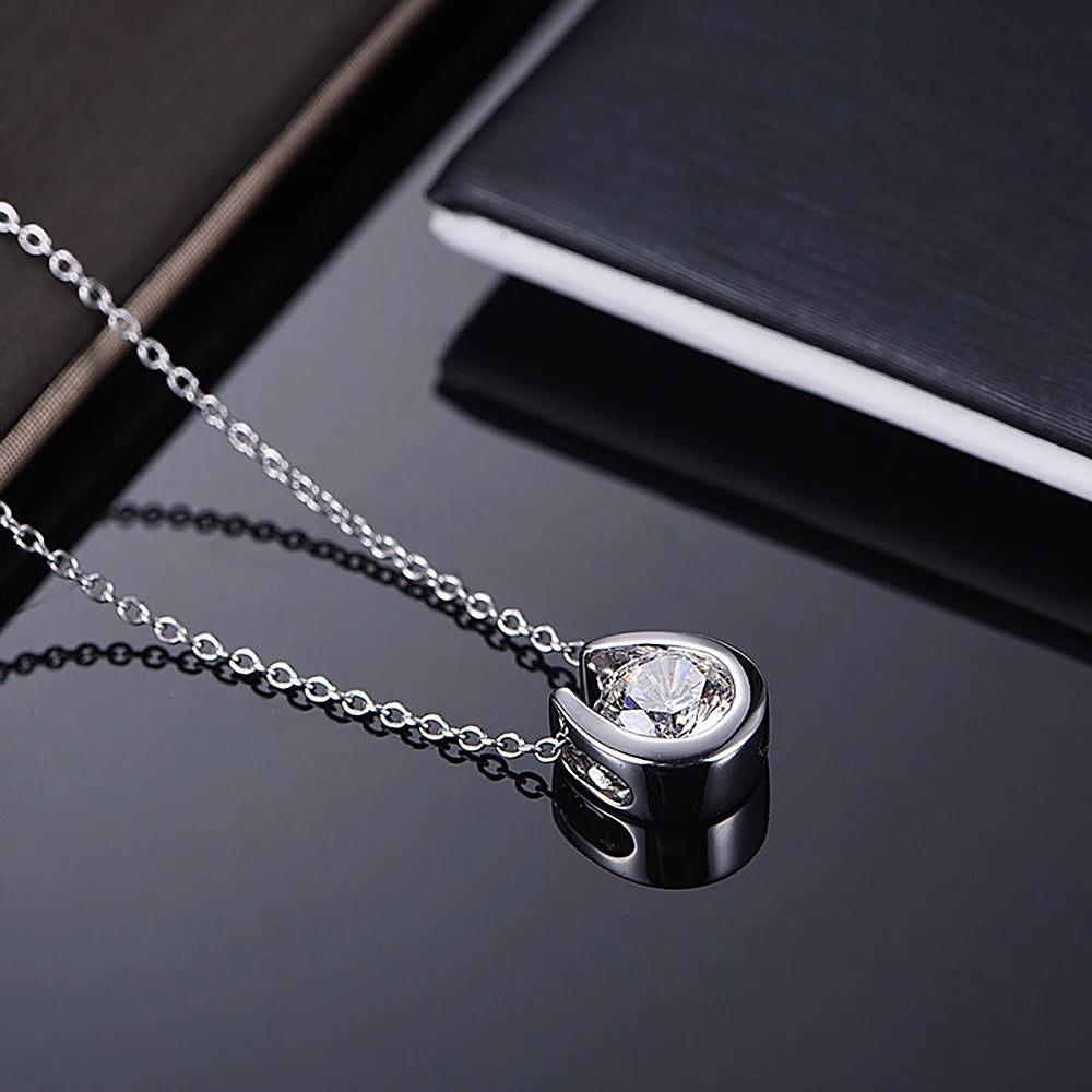 Luxury Moissanite Horseshoe Pendant Necklace