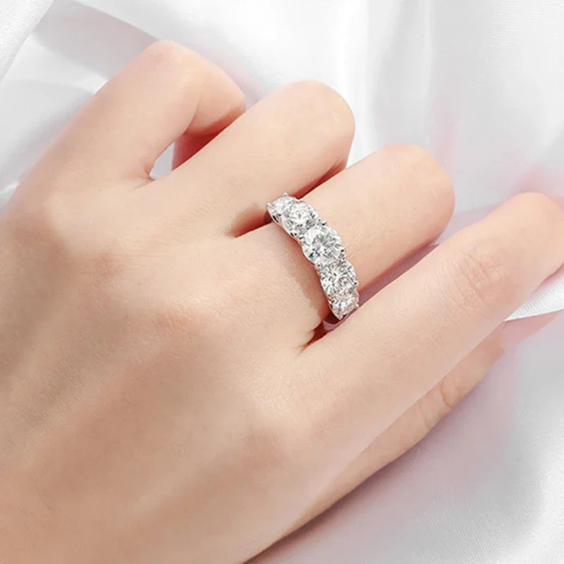 Ivictress Moissanite Luxury Ring - Sparkling Elegance