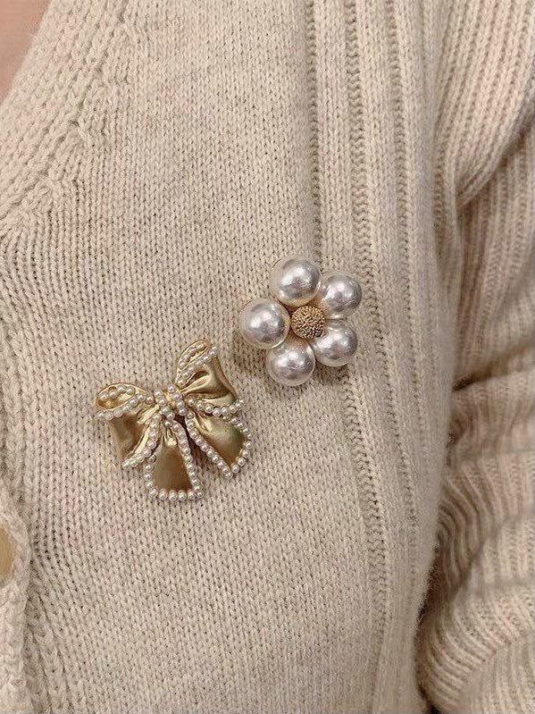 Faux Pearl Flower Brooch Set – alternate view 3