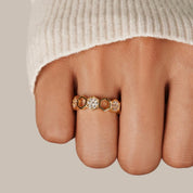 Bague nid d'abeille en or et cristal