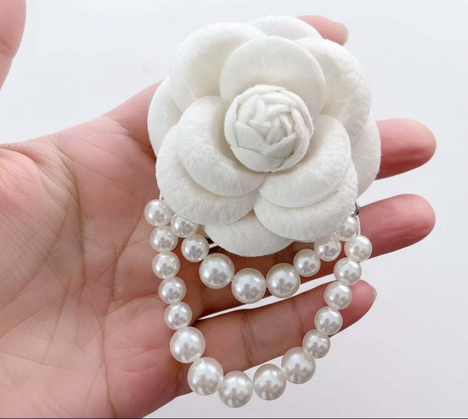 Faux Pearl Flower Brooch – product view