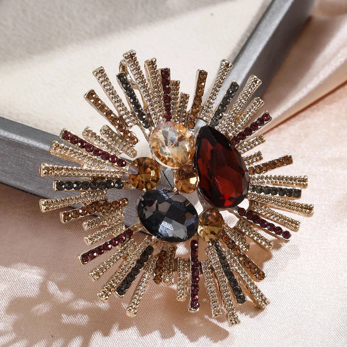 Flower Brooch – product view