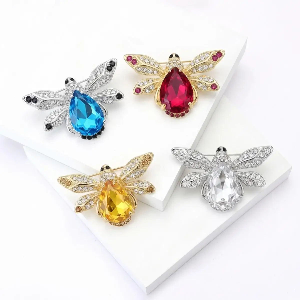 Bee Brooch – product view
